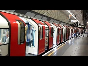London Underground 🇬🇧 Victoria Line Trains 🚆 At Brixton Station