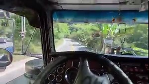 2.1M views · 47K reactions | 2.000 RPM Y SIN FRENOS!! 勞勞勞 Como controlar un camion de 53 TONELADAS en bajada??? 樂樂樂 Aqui una clase de conducción para novatos. https://youtu.be/B0A_PGb0Nwg | AlexTaborda | Facebook