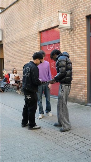 Qui veut un autographe ? #street #viral