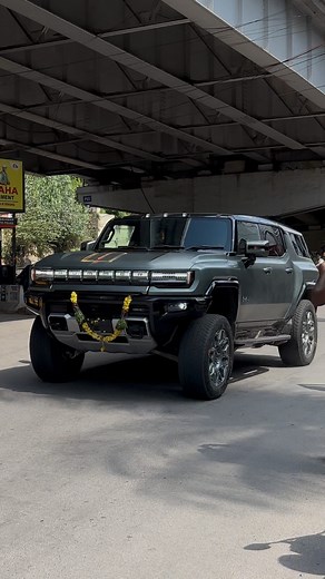 Hrithik's Captures on Instagram: "EV BEAST IN ACTION⚡️💀 Ft: Hyderabad's Newest GMC Hummer EV 1/1 . . #hummerh #hummerev #hummer #gmc #hummerfreak #hritz_capturz #reelsinstagram #hummers #ev #reelitfeelit #alpha #reels #fyp #humvee #hummeraddict #gmhummer #likenothingelse #gmchummerev #reelsinstagram #jeepeater #americancars #bringbackhummer #hummernation #hummerhx #hummerhxt #jeepeatergang #hummerlife #hummerclub #hummerclubrus"