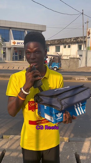 Man den bloody o so ina be careful😂😂😂 #moneyprank #prank #fyp #fun