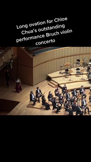 Long ovation for Chloe Chua’s outstanding performce for Bruch’s Violin Concerto piece at SSO. What a talented teenager