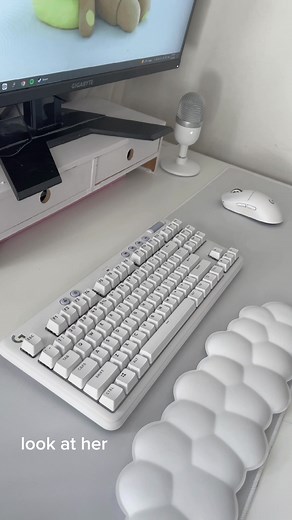 Unboxing the Logitech G713 Keyboard: A Gamer's Dream