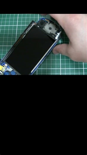 液晶に横線が入ったPSP3000｜分解して液晶交換とUMD整備