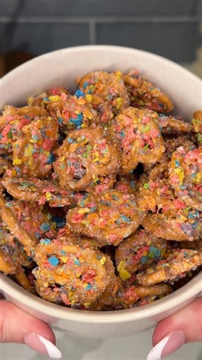 Ashley Markle on Instagram: "these fruity pebbles pretzels are about to be your new favorite late-night sweet treat 🥨🥣🩷 Ingredients: 1 bag mini pretzel twists (16oz) 1 bag white chocolate chips dab of coconut oil 2 cups fruity @pebblescereal (crushed) Instructions: Pour pretzels into a large mixing bowl and set aside. In a microwave safe bowl, combine white chocolate chips and coconut oil. Microwave in 30 second intervals, stirring in-between until the chocolate is melted and smooth. Pour mel