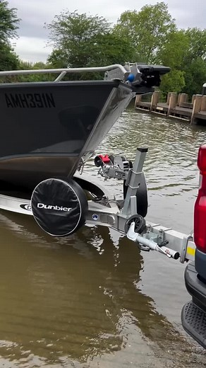 The Aluminium L & R Boat Latch looking sleek on this Formosa, all set for a smooth, stress-free day out on the water! Install done by @marineinstallsolutions #BoatLatch #LaunchAndRetrieve #EasyLaunch #BoatLife | Launch & Retrieve Boat Latch | Facebook
