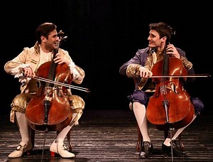 AC/DC: ‘Thunderstruck’ suonata dai 2CELLOS