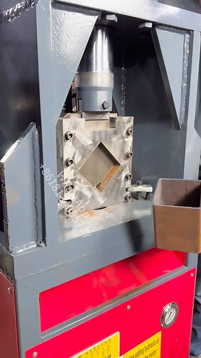 Hydraulic iron worker square pipe cutting machine #metal #stainlesssteel #squaretube #angleiron #flatiron #metalpipe #punch #punchmachine #cut #irongate #hardware #factory #worker #machine #machinery #machinetool #drill #yeechop #laser #lasercut #steel #tikant #metalmachinery #laser #tigertikant | 王通
