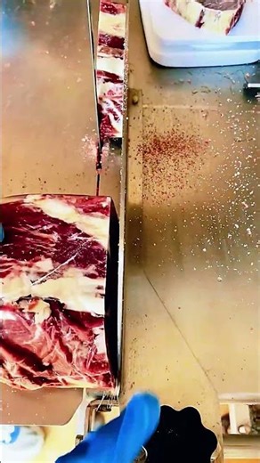 Adjustable meat cutter for precise and uniform size cutting