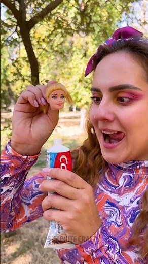 Toothpase coming out of a Barbie head?! 😱