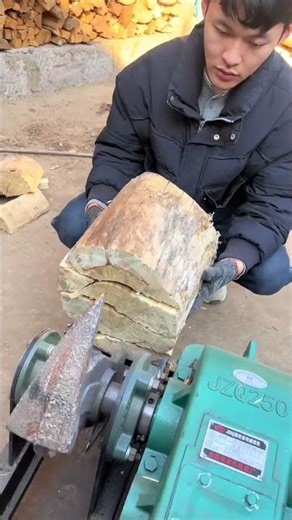 Elderly-Friendly Electric Wood Chopper: Easy & Safe for Women