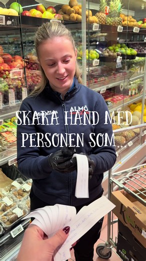 Skaka hand med personen - Almö Livs humor
