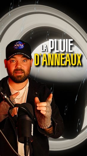 Saturne est en train de perdre ses anneaux… et ce n’est pas une théorie. La NASA et la sonde Cassini ont confirmé un phénomène incroyable : la “ring rain”, une pluie de particules glacées qui tombe directement dans l’atmosphère de la planète. Résultat : Saturne perd jusqu’à 2 870 kg d’anneaux chaque seconde. À ce rythme, ses anneaux pourraient disparaître dans 100 à 300 millions d’années. À l’échelle cosmique… c’est demain. Viva la science ! Profitez de -10% chez @novium_official avec mon code :