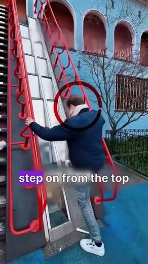 How to Use an Escalator Correctly — Most People Do It Wrong #sound #viral #lovesong