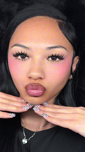 Stunning Anime Lashes: A Trend You Can't Miss!