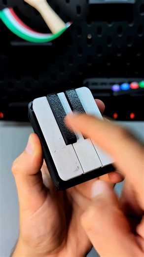 3D Printed Piano Keyboard Switch Fidget Keychain ⌨️ | Freaky 3D