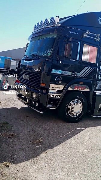 Roccotrasporti: Esplora il nostro servizio di trasporti