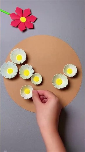 Don't Throw Away Egg Cartons! You Can Make a Cute Little Daisy Painting with Them!