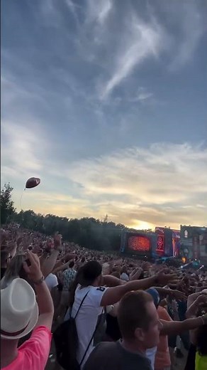 The Library stage crowd goes wild for TURN UP THE SPEAKERS 🔊#tomorrowland #shorts #festival