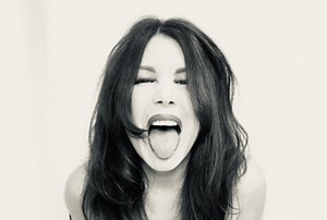 LEE AARON Releases Music Video For New Single 'Cmon'