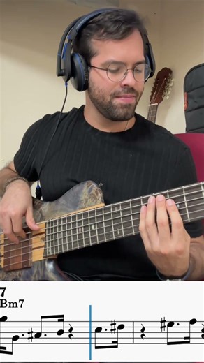 Bassline uses B Dorian, an ascending motif across the groove, plus quarter-note rests.