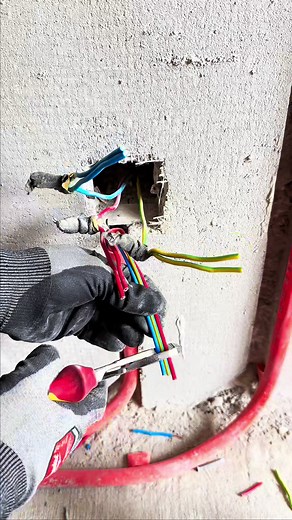 The new electrician's tools make the electrician's work easier and more enjoyable. Do you like such tools?#electriciantools #electricianlife #electrictools #tools #wiretwisting #wirestripper #electriciansoftiktok #wiretwister #electrical #electrician #electric #twistwire #wire #wirestrip