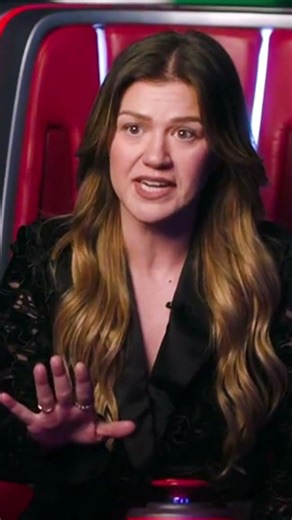 Kelly Looked Heartbroken After This Decision… #kellyclarkson #actnthevoice #thevoiceusa #adamlevine