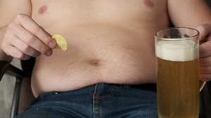 clip-1061315953-fat-man-eating-chips-drinking-beer-hand