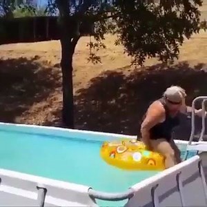 10K views · 121 reactions |  Prima o poi ce la farà... :D Ascolta Radio Kiss Kiss Napoli qui: bit.ly/AscoltaKKN | Radio Kiss Kiss Napoli | Facebook