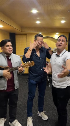 Orquesta Candela Oficial on Instagram: "No se dice la extraño, se dije lejos de ti voy a morir 😭😭😭 #orquestacandela #cumbia"