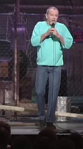 You know a comedian is dangerous when the joke is hilarious, but five seconds later you realize he actually made a serious point 😂🎤 That was the magic of George Carlin—he could make you laugh and think at the same time. 🔥 #CarlinComedy #ComedyMaster #StandUpLegend #FunnyThoughts