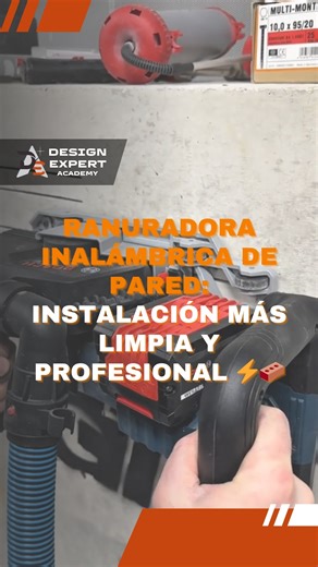 Design Expert on Instagram: "Ranuradora inalámbrica de pared: instalación más limpia y profesional ⚡🧱 Si haces instalaciones en obra, esta herramienta te puede ahorrar muchísimo tiempo. La ranuradora de pared a batería está pensada para abrir regatas con medidas controladas y un acabado más uniforme, ideal para trabajos de electricidad, hidráulica y datos. Al mantener el corte estable, reduces retrabajos, mejoras la estética del resane y avanzas más rápido incluso en espacios donde el cable est
