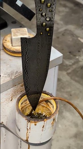 Etching a Damaworks Damascus chef knife banded pattern #knifemaking