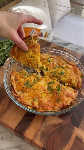 Peri Peri Chicken Crunch Pockets It's spicy, crunchy, and full of flavour. This simple yet delicious recipe is the perfect option when you don't feel like cooking. I love this dish because sometimes I just don't feel like spending too long in the kitchen! Thank you @Alex Cook Joy and @coconutandbliss for the recipe inspo! Ingredients: 2 chicken breasts 1/2 packet @Mingle Seasoning Rub or Roast 1 red onion 1 diced red capsicum 100g passata 150g chicken stock 3 large tortillas 200g Mexican shredde