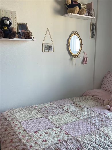 Long awaited dorm room tour! This is a cute “dorm style” room shared by two girls 💕 Hopefully it gives all the dorm girlies some sweet inspo for their own cozy corners! creds: carmssofia #DormRoomTour #GirlyDorm #DormInspo #RoommateGoals #CozyDorm #DormDecorIdeas #DormStyle #CollegeRoom #DormLife #AestheticDorm #DormGirl #RoomMakeover Finally sharing our girly dorm room setup! From soft pastels to twinkling lights and chic decor, we made this shared space feel like a cozy little sanctuary. Perf