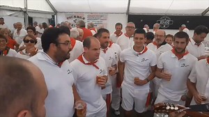 Encore un groupe ami : Rohkame kantuz… interprêtant "indar hartu" au sortir de la finale du Masters des fêtes de Bayonne (pelote basque). #vámonos | vámonos