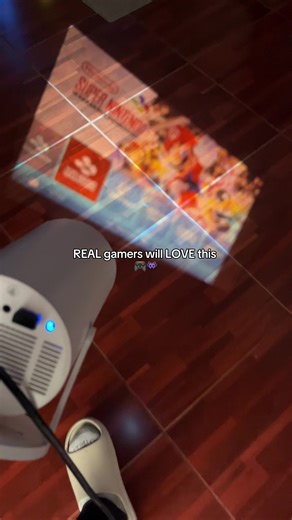 The video-game console projector with 10,000 retro 90s games is finally here 🎮👾 — the perfect gift for this Christmas 🎁🎄. Every evening turns into an epic nostalgia session: pure retro magic on your room. #retrogaming #retroconsole #retrogames #projector #consoleprojector