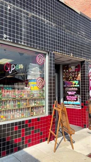 New location, new look, same delicious candy! Simply Irresistible is open at their new location in Downtown Branson. Opening every day at 10 am! #explorebranson #bransonmissouri #CapCut