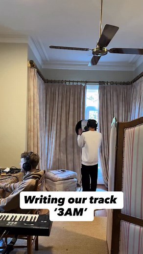 Taking it back to @eso_28 writing his verse for our track ‘3AM’ from ‘The Moon (The Light Side)’. @eso_28 and @cambluff experimenting with ad-lib vocals then listening back for the first time - this melody ultimately made the final mix 🔥 This is one of our favourite tracks from both of the albums we released this year. Check it out - featuring the great @bennymorrell 🫡 | BLISS N ESO