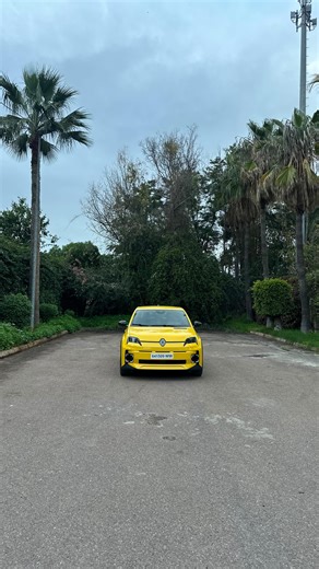 Tomobile360.ma on Instagram: "R5 is back. Sur le papier : 312 km WLTP… Dans la vraie vie, en ville, c’est une autre histoire. Le WLTP, c’est le labo, le cycle, les conditions idéales. La réalité, c’est les feux rouges, les relances, la clim et l'embouteillage. Et justement, en urbain, la R5 E-Tech peut surprendre. Parce qu’une électrique, ça aime la ville. Les 312 km ? On en parle dans le reel. @renaultmaroc"