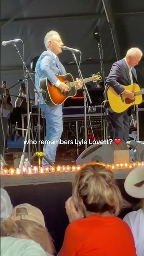 A classic from one of our favorites Lyle Lovett ❤️ who remembers his songs?