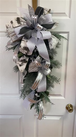 Let make a simple teardrop swag Ricky Hannah Designs 2409 W Roosevelt Blvd Ste A Monore NC 28110 #christmas #christmasswag #christmasteardrop #christmasdoordecor #doordecor #wreath #christmaswreath #bow #ribbon #christmasbow #christmashowto #silverandwhitedecorations #silverandwhite #rickyhannahdesigns #monroenc #designerribbon #ribbons #fyp #fypage #fypシ