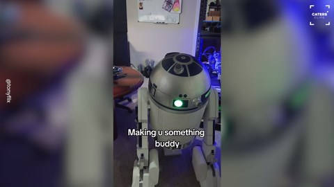 Star Wars Fan Builds Life-Size Droids at Home
