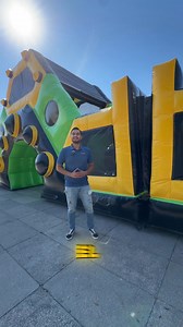 ¿Te imaginas un inflable lleno de retos extremos y adrenalina pura? 💥 Nosotros hicimos realidad ese sueño con Ninja Rush, un inflable de 18 metros con más de 25 retos y caídas libres diseñado para un cliente que buscaba algo único. Somos los fabricantes detrás de las atracciones más emocionantes. 🥷 ¿Qué inflable quieres que hagamos para ti? #emprendedores #negociosrentables #rentadeinflables #inflablesparaevento #brincolines #inflables #bebetos #brincobebetos #eventosinfantiles #juegosextremos