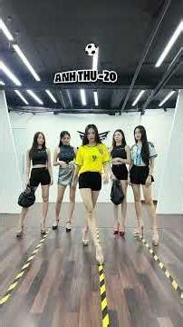 Catching random outfit with professional models #bybacademy #thanhhuyennguyen #daotaonguoimau #5g