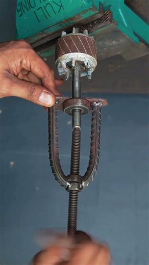 Tool assembly for dismantling bearings #shorts