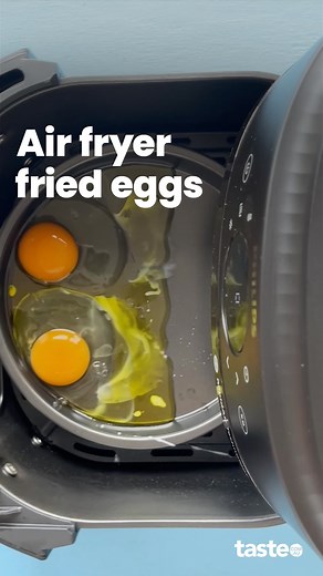 Perfectly fried eggs made in the air fryer? It's easy, hands-free cooking at its best! Air fryer temperatures may vary, so make sure to check out the full recipe here: https://www.taste.com.au/recipes/air-fryer-fried-eggs-recipe/lh78g65s Recipe by @michellesouthancooks #airfryerrecipes #airfryerrecipe #airfryereggs #eggs #cookinghacks #cookinghack | Taste.com.au