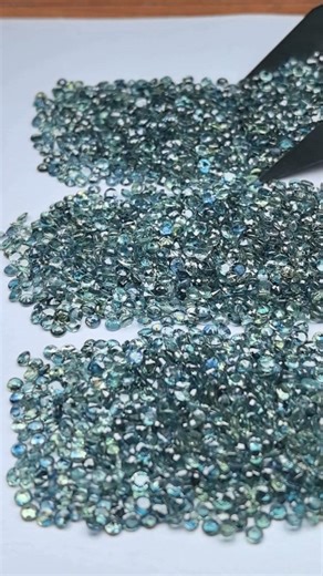 Natural​ Sapphire​ Color​ Bluish​Green​💙💚🩵 พลอยแซฟไฟร์​ โปร่งน้ำเงินตอง​ 😊 ขนาด​ 4​ mm. สนใจสอบถามรายละเอียด​เพิ่มเติม​ได้เล​ยครับ #กรรณิการ์มณีจํากัด #Kmgemstonethai | Sittipong Ao Longngen