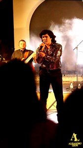 💽 Mi Mundo Tu - Camilo Sesto / Alejandro León En Directo Desde Cali. Gracias a cada uno por un año maravilloso juntos donde pude encontrarlos en cada ciudad, pueblo o lugar y cantarles el legado romántico más grande… (Camilo Sesto). /. Me siento muy esperanzado con el 2026, tengo muchas ganas de empezar el año trabajando para ustedes y para la música melódica de las baladas. Dios bendiga cada sueño nuestro… | Alejandro León