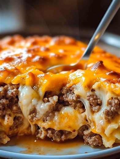 Delicious Hamburger Casserole: Quick Comfort Food Magic For the Casserole 1 pound ground beef 2 cups uncooked pasta 1 can (10.5 oz) condensed tomato soup ...... Full Recipe in Coʍmеոτ 💬 | Made By Luna